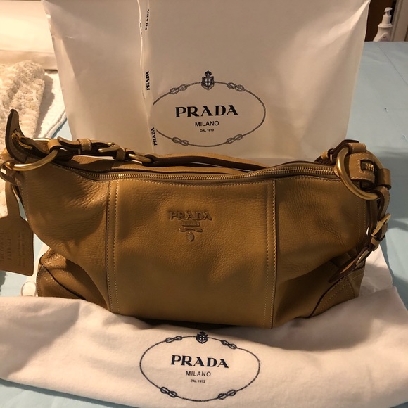 Prada handbag never used. New condition. - Picture 3 of 7